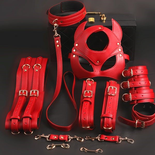 Cat woman combo – Manzuri’s premium bondage kit in red