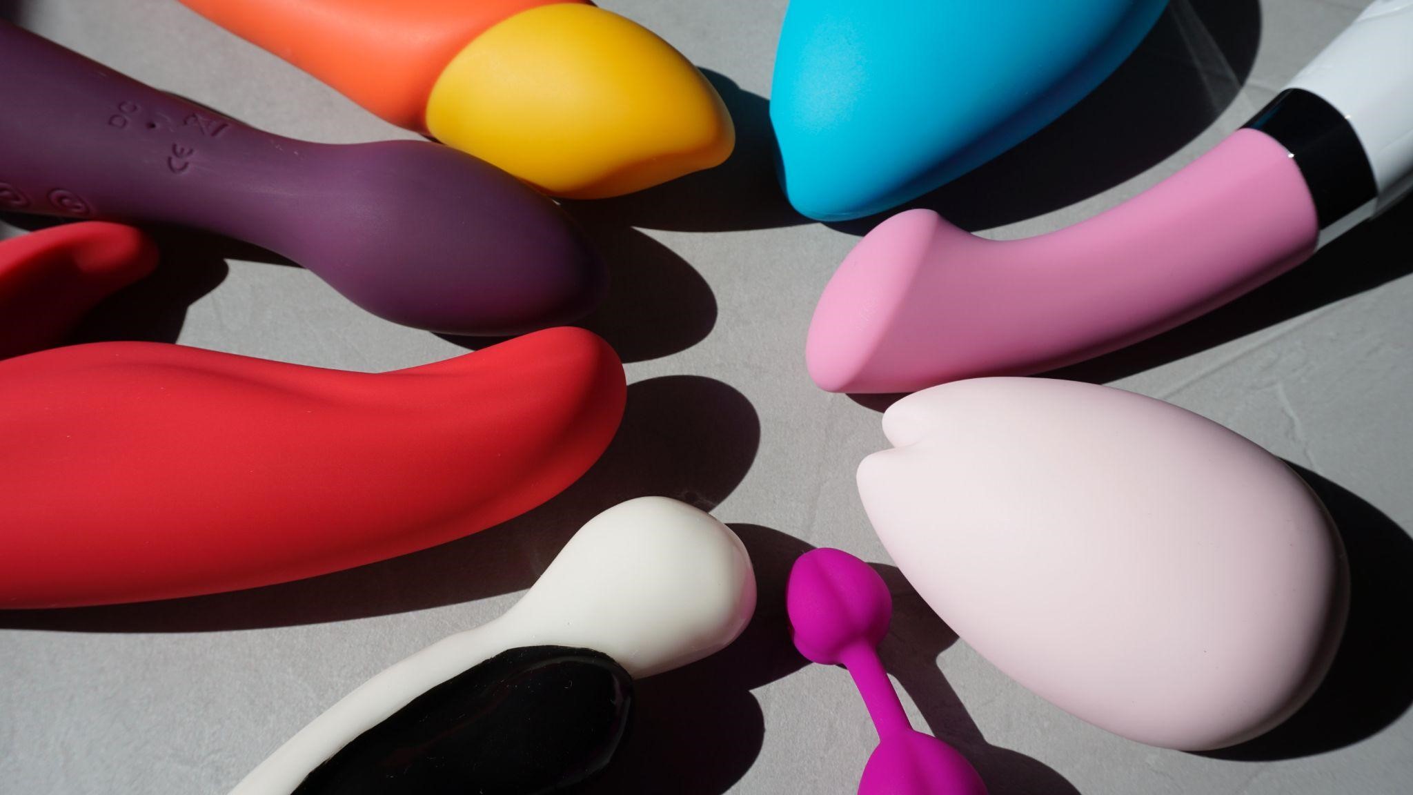 : A circle full of colourful silicone dildos